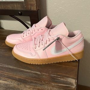 NWT Air Jordan 1 Low Women's Arctic Pink Gum Shoes Size 9